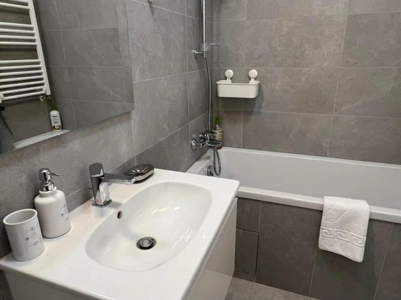 High-Rise Luxury Apartment With Free Parking Bucarest Exterior foto
